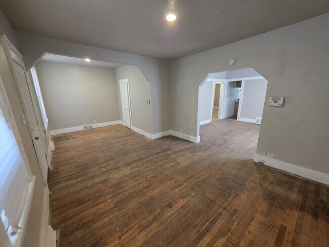 Building Photo - 15448 Log Cabin St