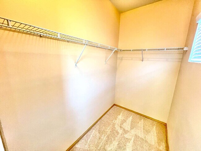 Building Photo - Move-In Ready Puyallup Townhome – Central Location, Easy Commute