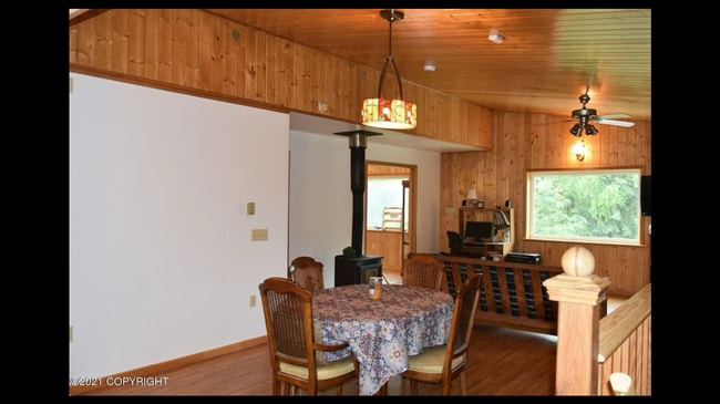 Building Photo - 3BR/3BA Home on 1.9 Acres – Mountain Views...