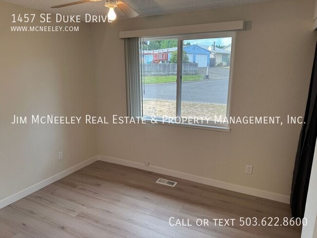 Building Photo - 1457 SE Duke Dr