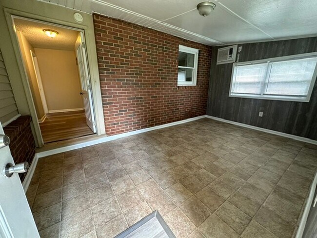 Building Photo - 2339 2nd St