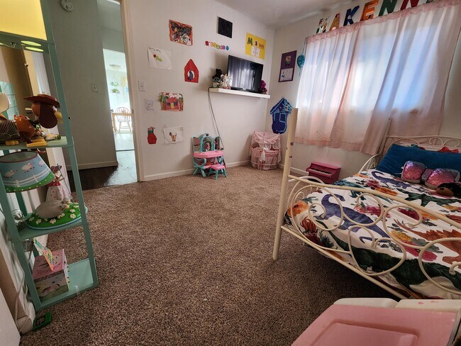 Building Photo - 605 Raemar Dr