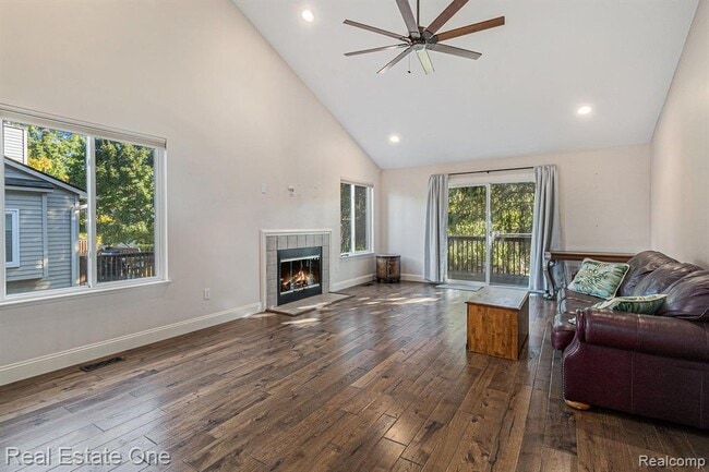 Building Photo - 2471 Woodcliff Trail