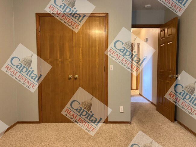 Building Photo - Beautiful 3 Bedroom W/ Move In Special