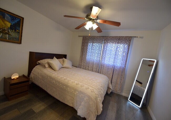 Building Photo - 723 S Louise St