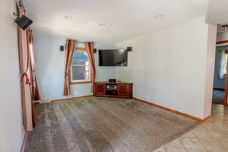 Living Room - 4220 S Adams Ave