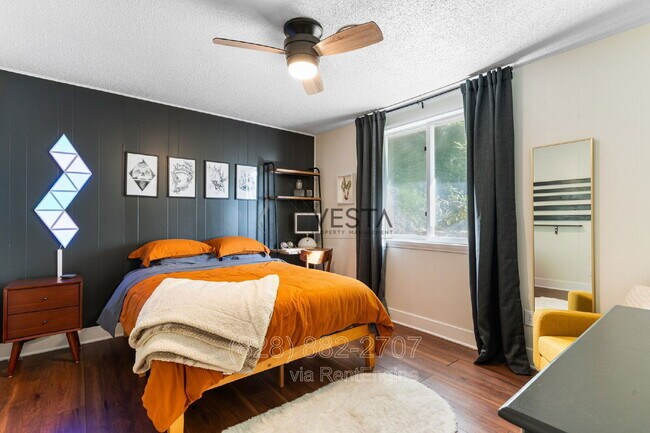 Building Photo - 12 Wood Rd