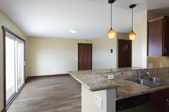 Building Photo - Gorgeous 2 Bed/2 Bath in Point Loma - Views, W/D in Unit, Pets OK