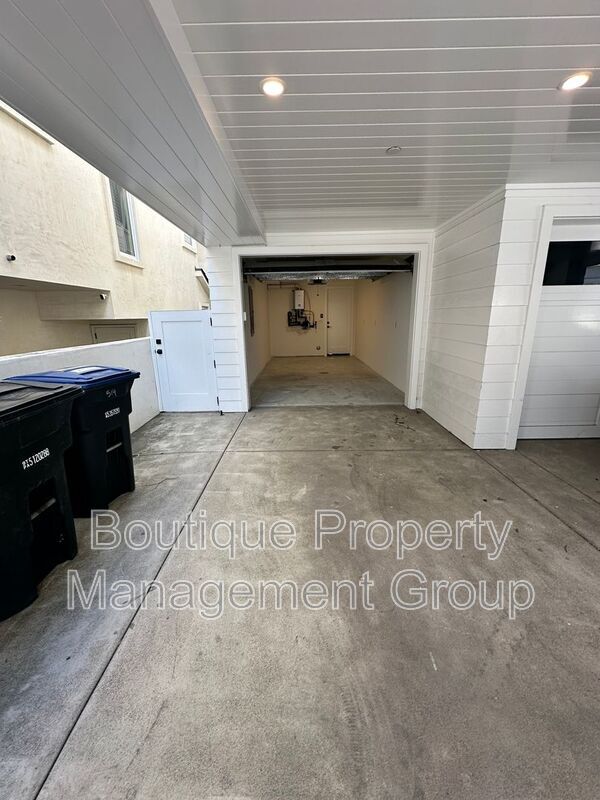 Building Photo - 514 Avocado Ave