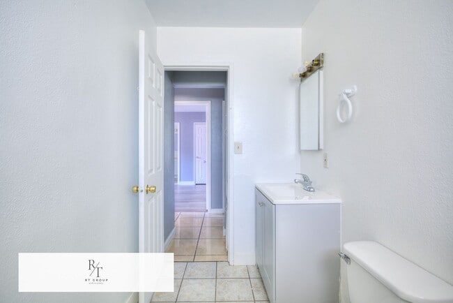 Building Photo - Spacious 4-Bedroom Home on Nearly 1 Acre –...