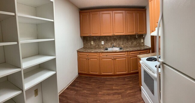 Building Photo - Spacious 2/1 in a great location! Up to 2 Months Free!