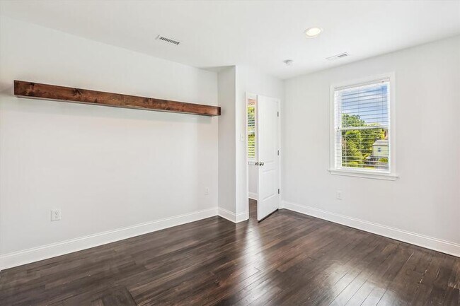 Building Photo - 2612 33rd St SE