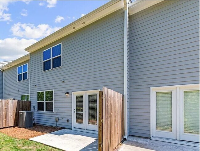 Building Photo - 3537 Cardinal Dr