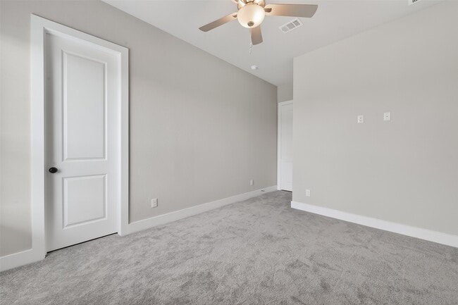 Building Photo - 2022 Serene Spgs Dr