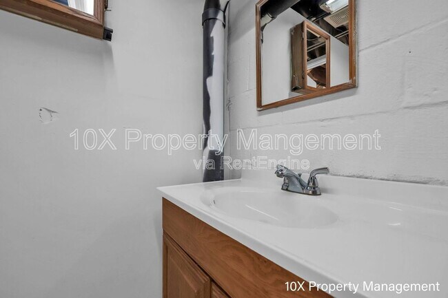 Building Photo - 454 E Tompkins St