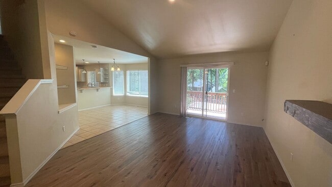 Building Photo - 2 Story Home in Clearwood Community