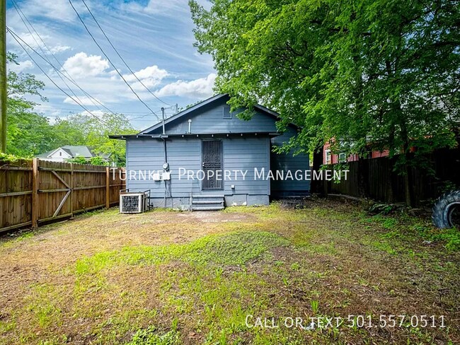 Building Photo - 1023 S Booker St