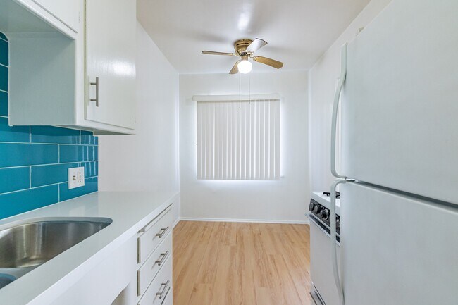 Building Photo - 667-669-669 Levering Ave
