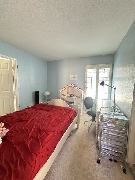 Building Photo - 17662 Streamside Ln