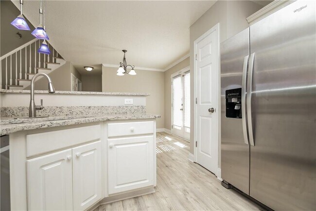 Building Photo - 105 Legend Creek Hollow