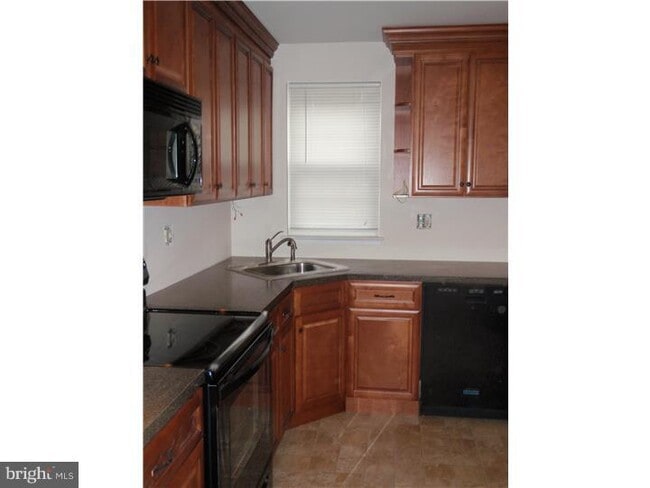 Building Photo - 404 Hopkins Ct