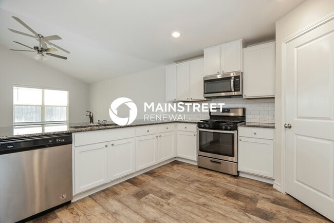 Building Photo - 4 Bedroom Pet-Friendly Home in SAINT HEDWIG, TX with Main Street Renewal