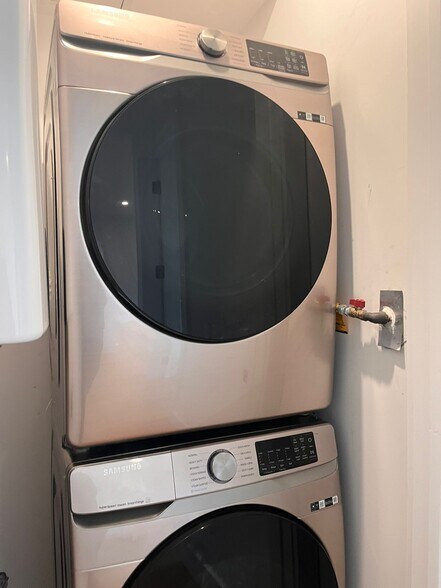 Building Photo - 543 Martin Luther King Jr Dr