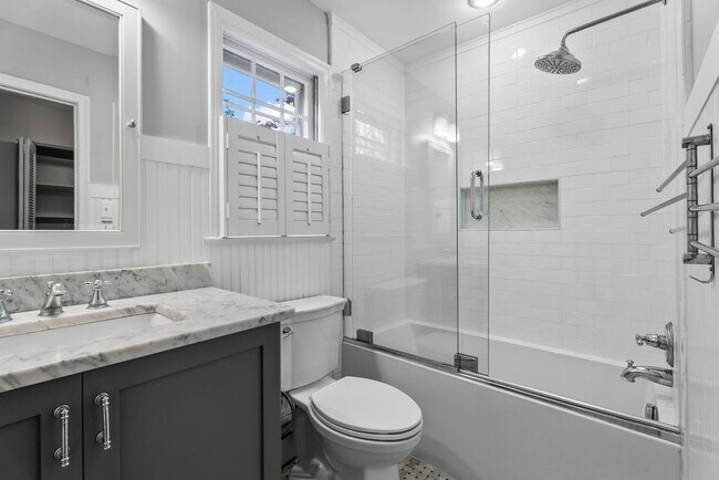 Building Photo - Updated Colonial Home in Westgage Neighbor...