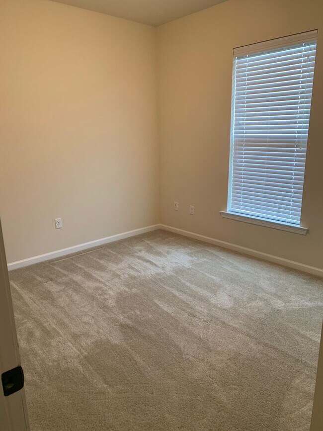 Building Photo - Beautiful 3 bedroom 2 bath home in