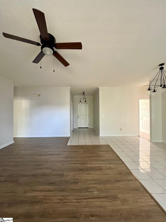 Building Photo - 16 Chablis Ct