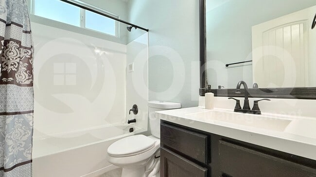 Building Photo - 3945 E Mesquite St