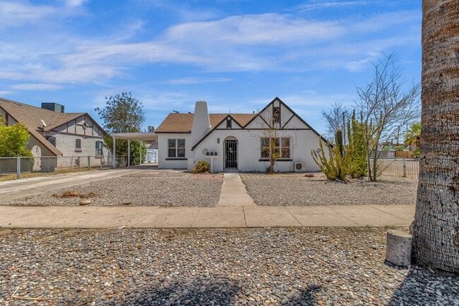 Building Photo - 1/2 MONTH FREE RENT MOVE IN SPECIAL!!! Brand new remodeled in the heart of downtown PHX