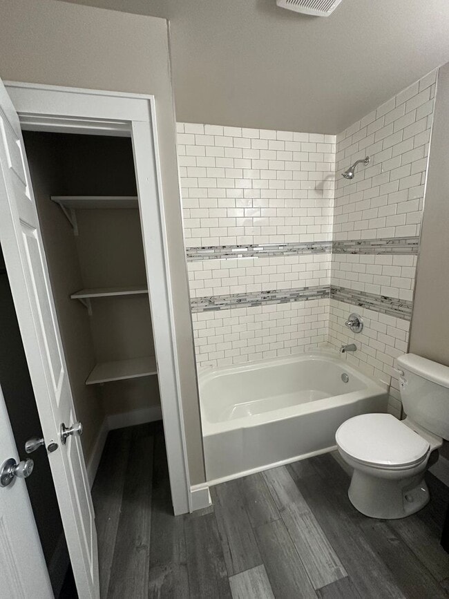 Building Photo - Large Open Concept 5BR/2BA Rent to Own Home