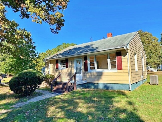 Primary Photo - Cottage Rancher on Private Drive
