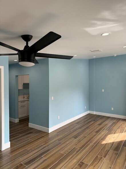 Building Photo - 6439 1/2 Graves Ave