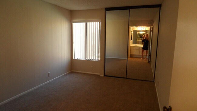 Building Photo - 55+ Senior Living Upgraded 1 BR 1 BA Gated...