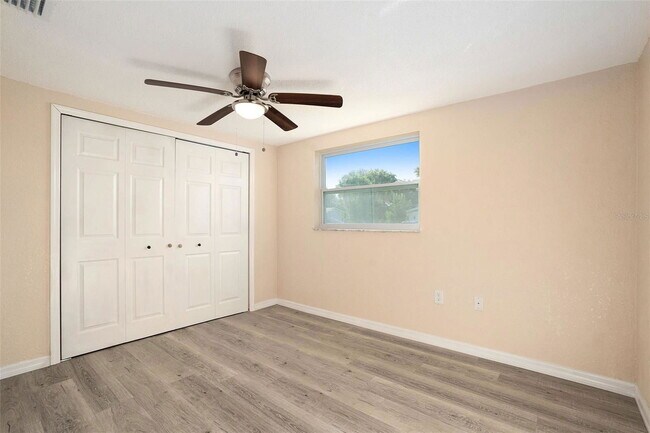 Building Photo - 7321 Parrot Dr