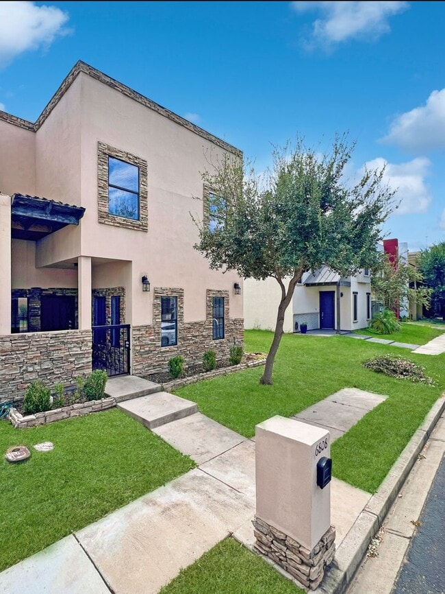 Building Photo - Beautiful 4B/2.5B Home in Mcallen