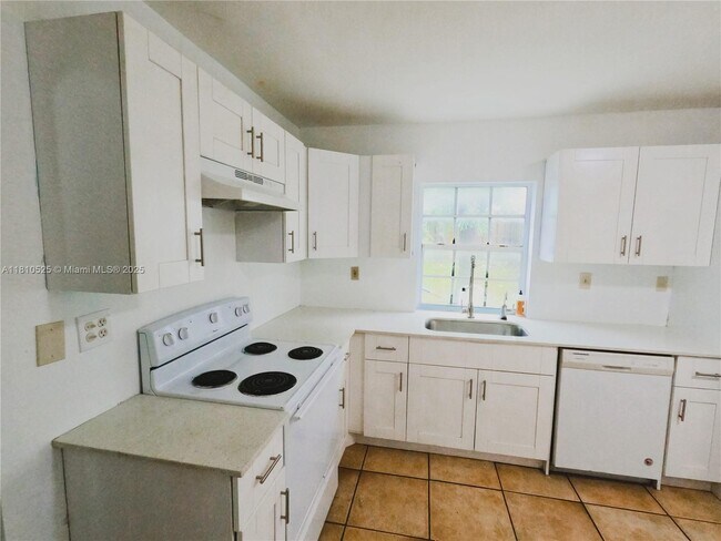 Building Photo - 11733 SW 117th Ct