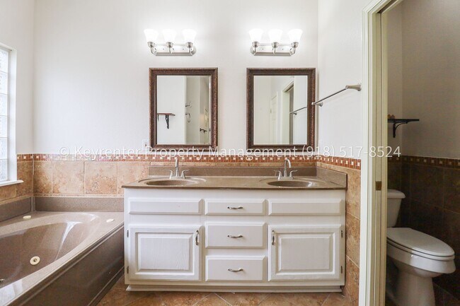 Building Photo - 4 Bed | 2 Bath in Broken Arrow!