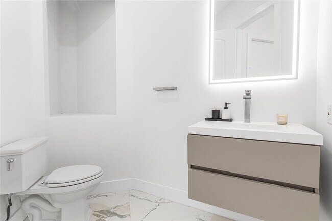 Building Photo - 7132 NW 62nd Terrace