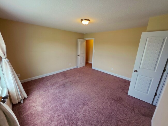 Building Photo - 4 BD in Stateside