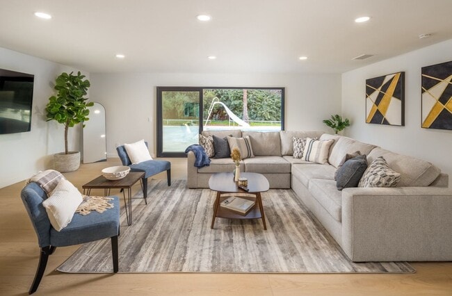Building Photo - Charming Updated Home in Poway!