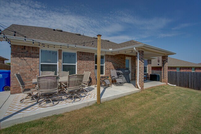 Building Photo - 3145 Midland Valley St