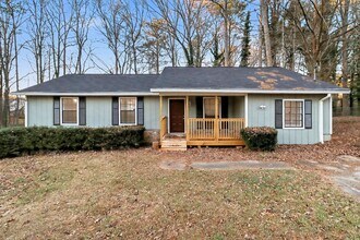 Building Photo - Renovated 3 Bedroom 2 Bath Home