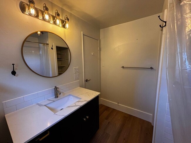 Building Photo - Charming duplex-style house in the heart of Green Lake and Tangletown