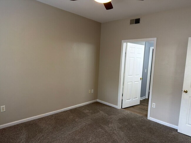 Building Photo - Three Bedroom Updated First Floor Condo at The Legends