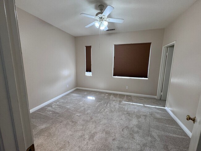 Building Photo - Beautiful 3 Bedroom, 2 1/2 Bath Condo, In Riverside