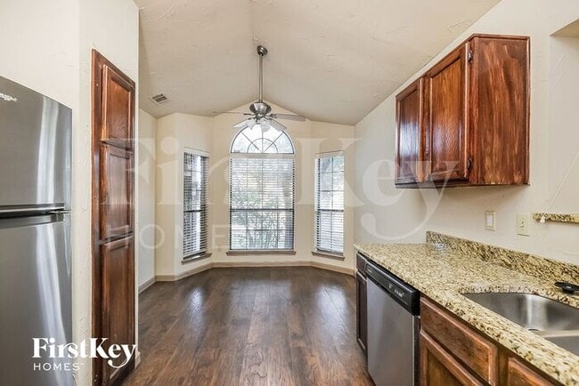 Building Photo - 1396 Chinaberry Dr