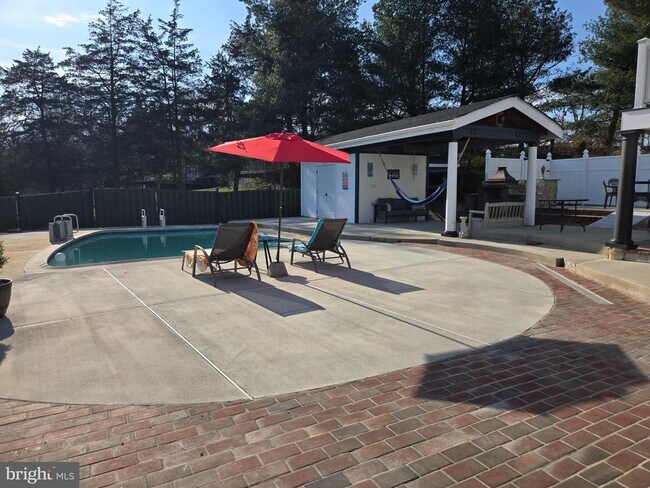 Building Photo - 3300 Mt Airy Ct